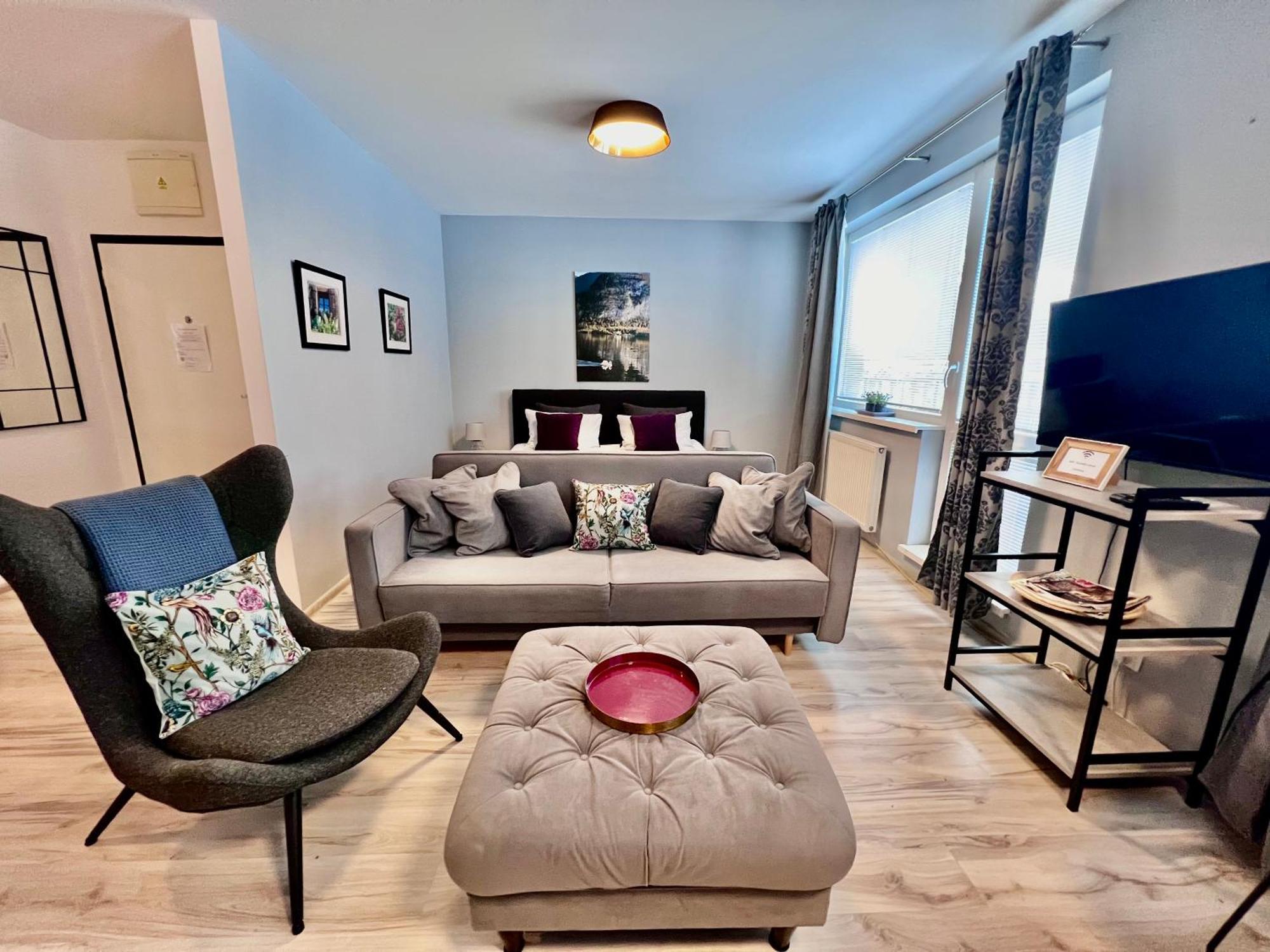 Bl - The Executive Suite, Boru - 24Hr Self Check-In, Free Private Parking, Balcony With Mountain View, 5 Minute Walk To City Center Banska Bystrica Bagian luar foto